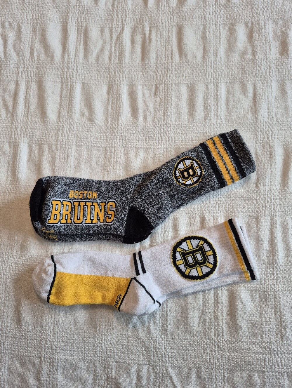 Boston Bruins boys socks 2 pairs lots of stretch EUC